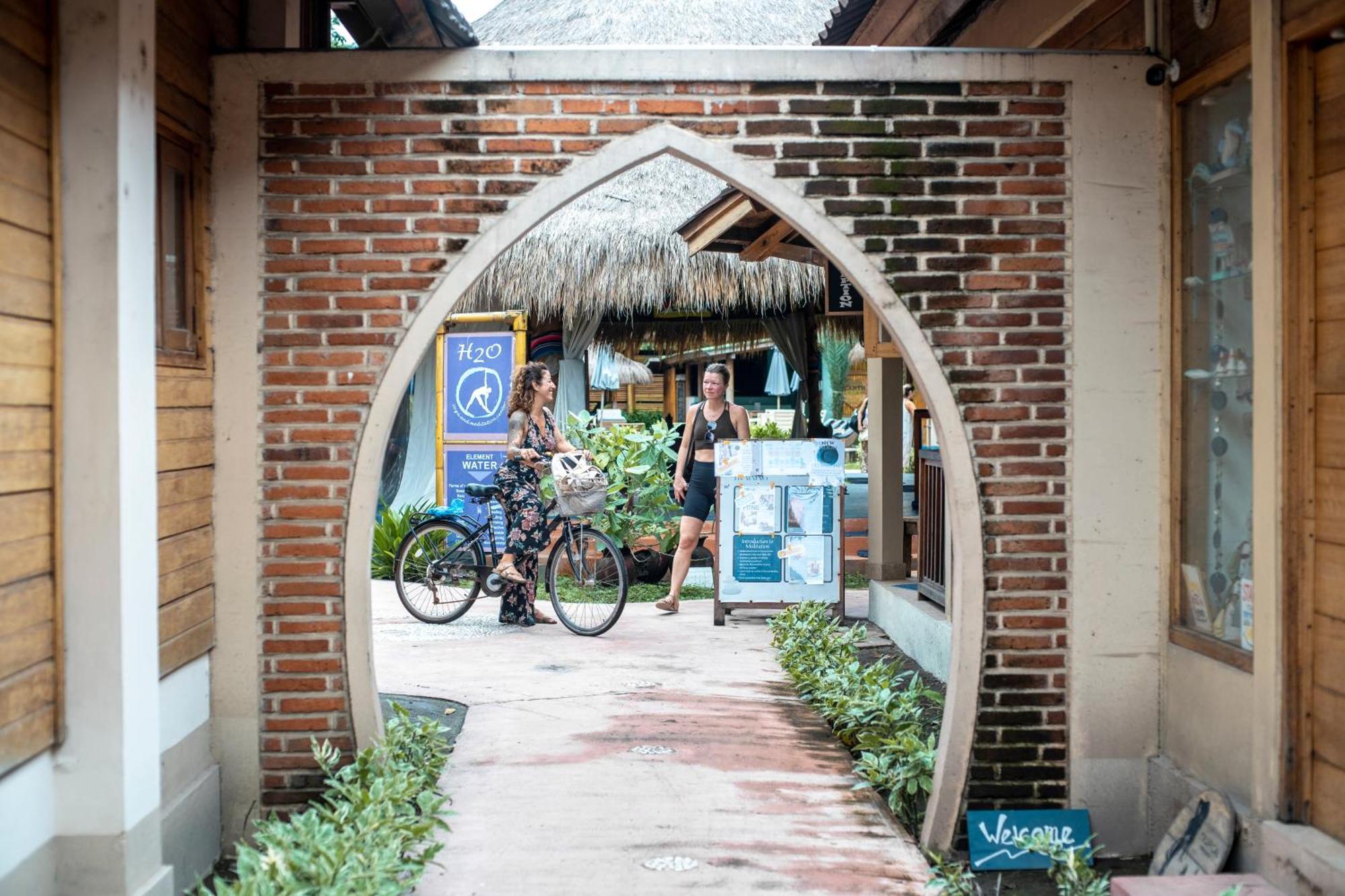 H2O Peaceful Yoga Resort Gili Air Exterior photo