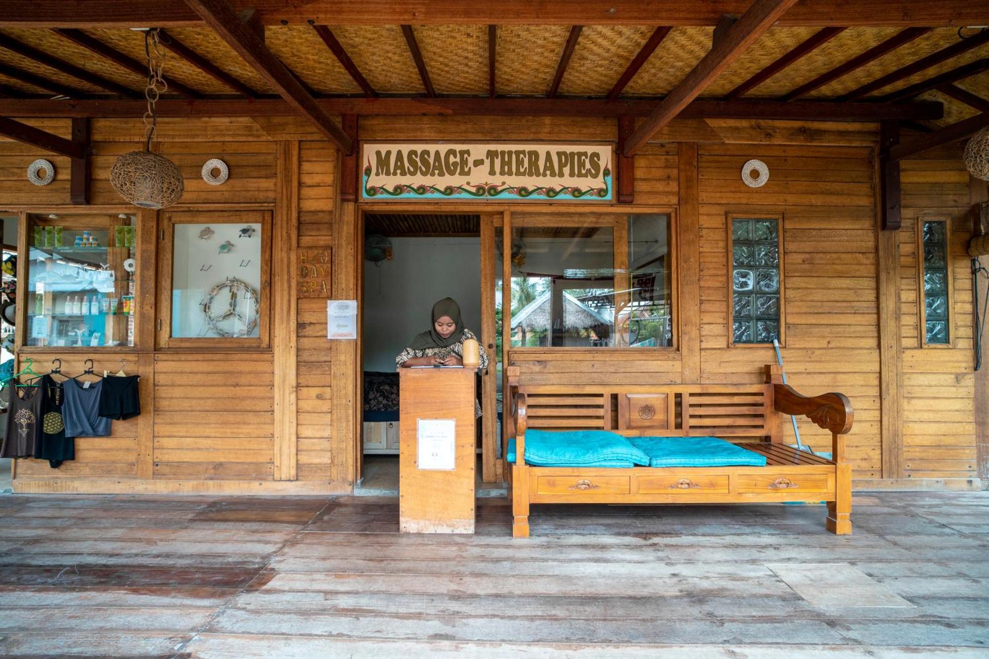 H2O Peaceful Yoga Resort Gili Air Exterior photo